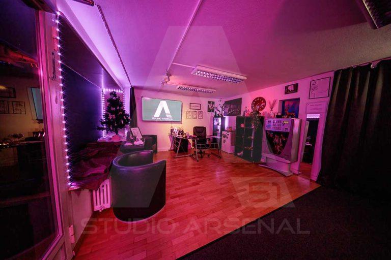 studio-arsenal51-luzern-kriens-sex-bordell-ambiente-rezeption-violett-a51